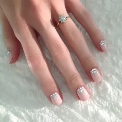 Манікюр зі стразами 52 фото модного дизайну (дизайну) Манікюр зі стразами 52 фото модного дизайну
