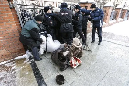Засоби масової інформації опублікували фото тисняви в черзі в Третьяковську галерею ( «Roma Aeterna Шедеври) Засоби масової інформації опублікували фото тисняви в черзі в Третьяковську галерею