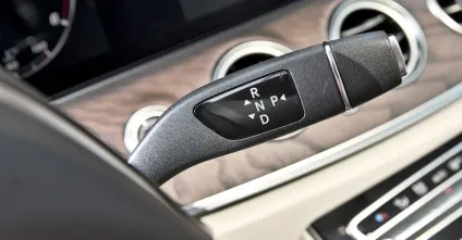 Mercedes е-класу, «п'ятірка» bmw і jaguar xf - хто з них хижак, а хто жертва (mercedes-benz e-класу) Mercedes е-класу, «п'ятірка» bmw і jaguar xf - хто з них хижак, а хто жертва