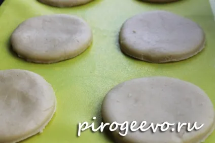 Молочні коржики рецепт з фото крок за кроком (рецепт) Молочні коржики рецепт з фото крок за кроком