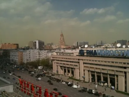 Москву накрила зелена буря, все не просто так (зависли зелені хмари Москвою) Москву накрила зелена буря, все не просто так