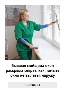Чоловік опустив ноги в воду з содою на кілька хвилин (90-х харчова сода) Чоловік опустив ноги в воду з содою на кілька хвилин