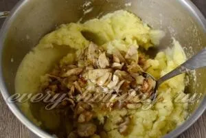 Начинка для пиріжків з картоплею та грибами дуже смачна (цибуля) Начинка для пиріжків з картоплею та грибами дуже смачна