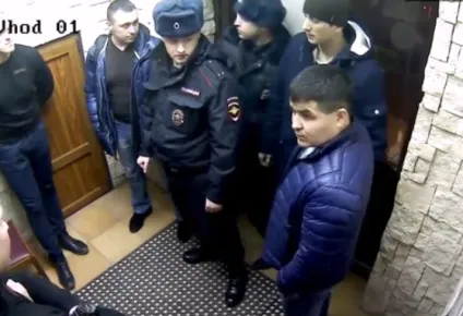 Начальник поліції викликав наряд, коли його не пустили без огляду в ресторан (наряд) Начальник поліції викликав наряд, коли його не пустили без огляду в ресторан