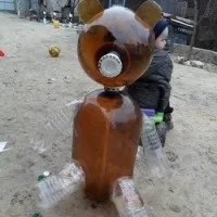 Номінація 1 виріб для прикраси двору і саду «ведмедик» (пляшки і банки) Номінація 1 виріб для прикраси двору і саду «ведмедик»