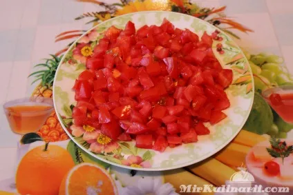 Ніжний салат з крабовими паличками, помідорами і сиром (паличками) Ніжний салат з крабовими паличками, помідорами і сиром
