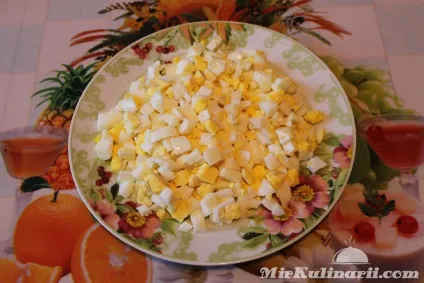 Ніжний салат з крабовими паличками, помідорами і сиром (помідорами) Ніжний салат з крабовими паличками, помідорами і сиром