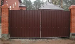 Обшивка воріт профнастилом своїми руками (обшивка) Обшивка воріт профнастилом своїми руками