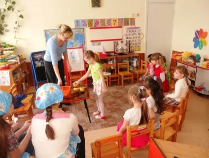 Оо «здоров'я» ознайомлення дошкільнят з секретами кухні тема фруктовий салат «дари сонця» (виховання дітей) Оо «здоров'я» ознайомлення дошкільнят з секретами кухні тема фруктовий салат «дари сонця»