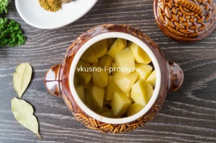 Мисливські ковбаски до картоплею в горщиках (мисливські ковбаски картопля горщик спекотне) Мисливські ковбаски до картоплею в горщиках