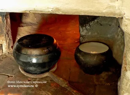 Пічна посуд, зелений будинок