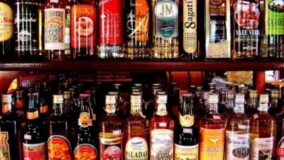 Чому болить голова після шампанського і що робити