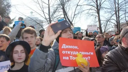 Чому молодь ходить на протестні мітинги думки