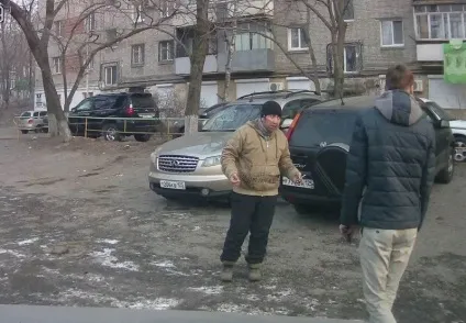 Поки місто мирно спить, не дрімає мафія () Поки місто мирно спить, не дрімає мафія