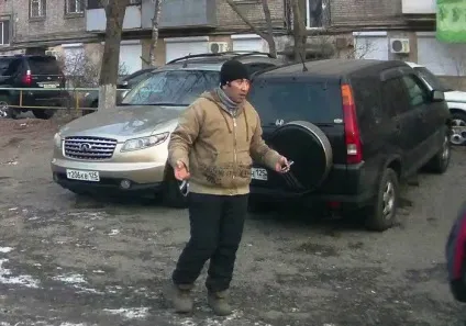 Поки місто мирно спить, не дрімає мафія () Поки місто мирно спить, не дрімає мафія