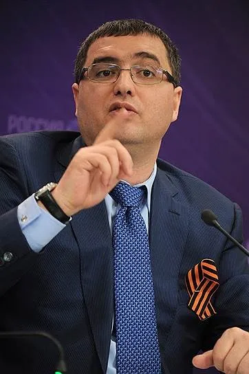 Злочинцем мене почали робити з того моменту, як я став популярним політиком (робити) Злочинцем мене почали робити з того моменту, як я став популярним політиком