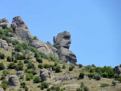 Прогулянка в долину привидів і на гору Демерджі в криму (привидів) Прогулянка в долину привидів і на гору Демерджі в криму