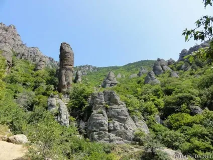Прогулянка в долину привидів і на гору Демерджі в криму (привидів) Прогулянка в долину привидів і на гору Демерджі в криму