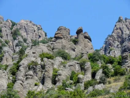 Прогулянка в долину привидів і на гору Демерджі в криму (привидів) Прогулянка в долину привидів і на гору Демерджі в криму