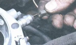 Перевірка блоку управління електромагнітним клапаном карбюратора ЕПХХ на автомобілі ваз 2108, ваз (електромагнітним) Перевірка блоку управління електромагнітним клапаном карбюратора ЕПХХ на автомобілі ваз 2108, ваз
