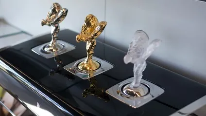 П'ять фігур на капоті автомобілів (капоті) П'ять фігур на капоті автомобілів