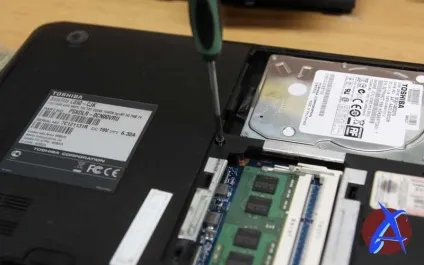 Розбирання ноутбука toshiba satellite l850 (розбираємо) Розбирання ноутбука toshiba satellite l850
