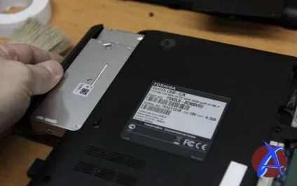 Розбирання ноутбука toshiba satellite l850 (ноутбука) Розбирання ноутбука toshiba satellite l850