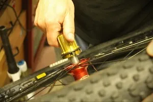Ремонт втулки велосипеда, виконувані роботи веломастерні, веломайстерня
