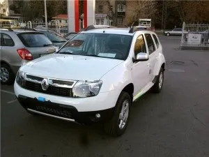 Рено Дастер кросовер або позашляховик