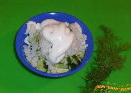 Рецепт салату з креветками, яйцем, огірком, рисом і кукурудзою (огірком) Рецепт салату з креветками, яйцем, огірком, рисом і кукурудзою