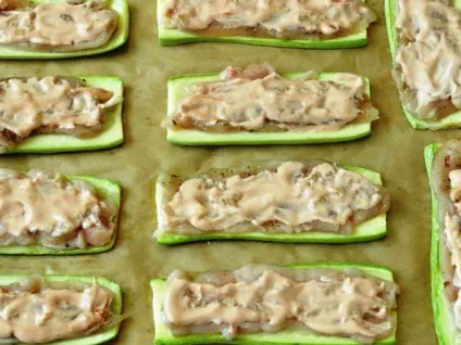 Рулетики з кабачків з курячими м'ясом рецепт з фото