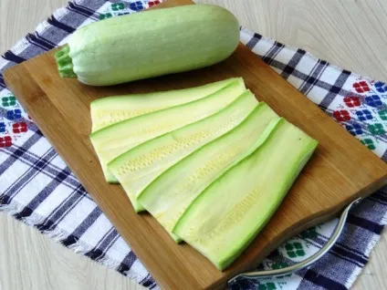 Рулетики з кабачків з курячими м'ясом рецепт з фото