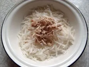 Салат з дайкона з куркою і сиром (овочевий салат) Салат з дайкона з куркою і сиром