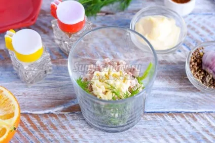 Салат з апельсином, куркою і сиром (сиром) Салат з апельсином, куркою і сиром