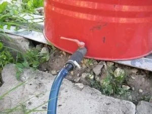 Саморобний пристрій для поливу, мій улюблений заміський будинок! (Клумбами докладаючи фізичних) Саморобний пристрій для поливу, мій улюблений заміський будинок!