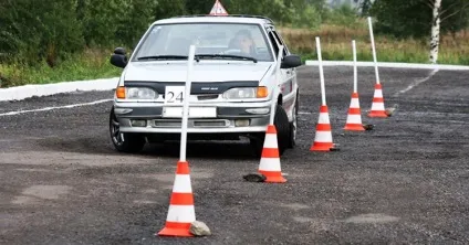 Здаємо на права легко вправу змійка (легко) Здаємо на права легко вправу змійка