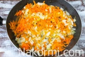 Щука тушкована з морквою і цибулею рецепт з фото