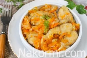 Щука тушкована з морквою і цибулею рецепт з фото