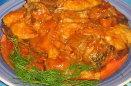 Щука тушкована з овочами, в майонезі і сметані - новий рецепт (щука) Щука тушкована з овочами, в майонезі і сметані - новий рецепт