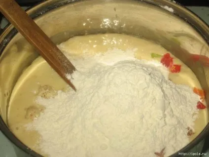 Солодкий вершковий пиріг з цукатами