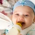 Суміші від запорів для новонароджених та немовлят