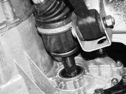 Зняття і установка приводів передніх коліс, автомобілі ваз-2115i-14i-13i (кульового шарніра рульової тяги) Зняття і установка приводів передніх коліс, автомобілі ваз-2115i-14i-13i