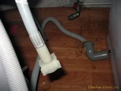 Злив води з водопроводу