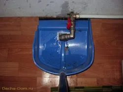 Злив води з водопроводу