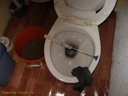 Злив води з водопроводу