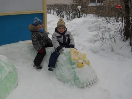 Снігові фігури на нашій ділянці