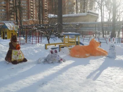 Снігові фігури на нашій ділянці
