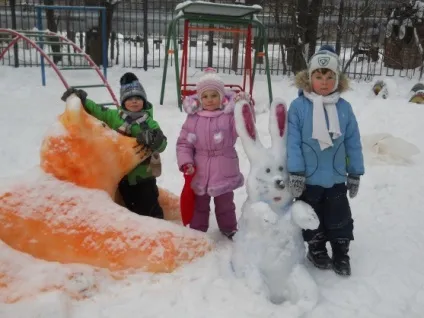 Снігові фігури на нашій ділянці