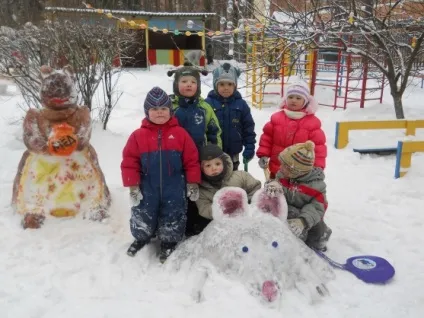 Снігові фігури на нашій ділянці