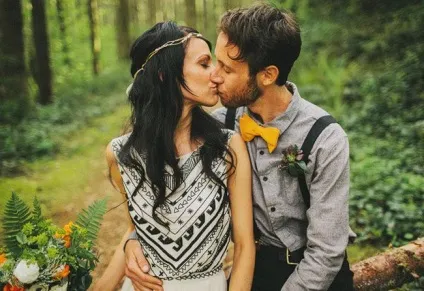Весільна фотосесія в лісі